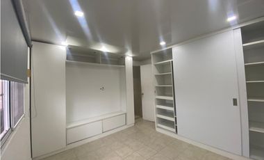 Casa Unifamiliar Remodelada de Esquina en Las Cumbres en Venta - LH