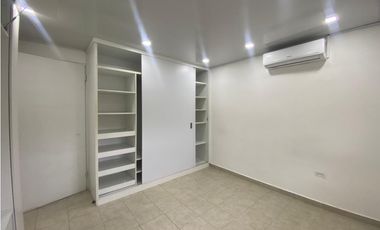 Casa Unifamiliar Remodelada de Esquina en Las Cumbres en Venta - LH