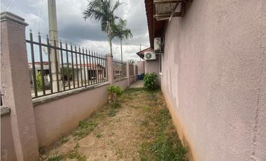 Casa Unifamiliar Remodelada de Esquina en Las Cumbres en Venta - LH
