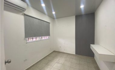 Casa Unifamiliar Remodelada de Esquina en Las Cumbres en Venta - LH