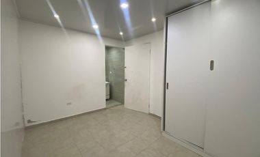 Casa Unifamiliar Remodelada de Esquina en Las Cumbres en Venta - LH