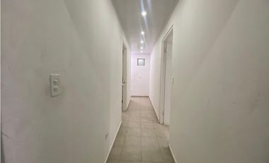 Casa Unifamiliar Remodelada de Esquina en Las Cumbres en Venta - LH