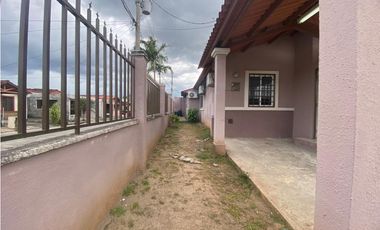 Casa Unifamiliar Remodelada de Esquina en Las Cumbres en Venta - LH