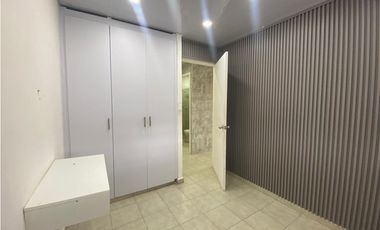 Casa Unifamiliar Remodelada de Esquina en Las Cumbres en Venta - LH