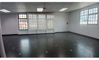 COD20 EDIFICIO DE TRES NIVELES - EL DORADO VA LA AMISTAD
