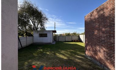 SE VENDE CASA DOS DORMITORIOS SOBRE PASAJE MA ELENA WOLSH - ALMAFUERTE