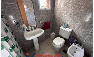 SE VENDE CASA DOS DORMITORIOS SOBRE PASAJE MA ELENA WOLSH - ALMAFUERTE