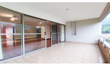 Vendo apto Poblado Tr. superior, piso alto, vista a verde, sin ruido