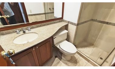 Vendo apto Poblado Tr. superior, piso alto, vista a verde, sin ruido