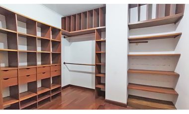 Vendo apto Poblado Tr. superior, piso alto, vista a verde, sin ruido