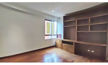 Vendo apto Poblado Tr. superior, piso alto, vista a verde, sin ruido