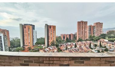 Vendo apto Poblado Tr. superior, piso alto, vista a verde, sin ruido