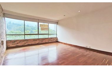Vendo apto Poblado Tr. superior, piso alto, vista a verde, sin ruido