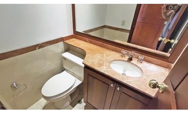 Vendo apto Poblado Tr. superior, piso alto, vista a verde, sin ruido
