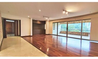 Vendo apto Poblado Tr. superior, piso alto, vista a verde, sin ruido