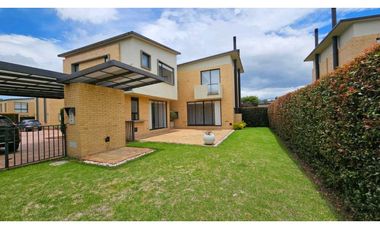 ARRIENDO CASA CAMPESTRE DE DOS NIVELES EN CAJICA