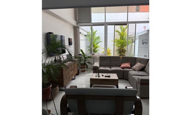 VENTA DE CASA VEHICULAR REMODELADA BARRIO CORALES PEREIRA