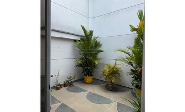 VENTA DE CASA VEHICULAR REMODELADA BARRIO CORALES PEREIRA