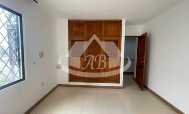 CASA EN ARRIENDO BARRIO URBINA|1749