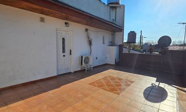 CASA MULTIFAMILIAR EN VENTA , GARAGE Y PATIO