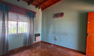 CASA MULTIFAMILIAR EN VENTA , GARAGE Y PATIO