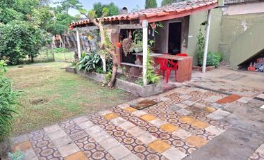CASA 3 AMBIENTES VENTA TEMPERLEY JARDIN Y COCHERA