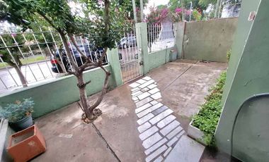 CASA 3 AMBIENTES VENTA TEMPERLEY JARDIN Y COCHERA