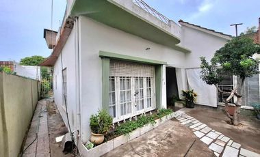 CASA 3 AMBIENTES VENTA TEMPERLEY JARDIN Y COCHERA