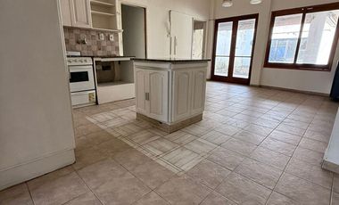 Casa 5 ambientes en venta en ezpeleta, quilmes