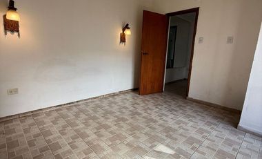 Casa 5 ambientes en venta en ezpeleta, quilmes