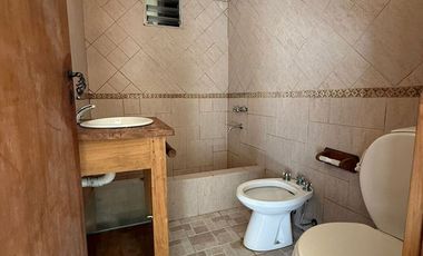Casa 5 ambientes en venta en ezpeleta, quilmes