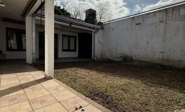 Casa 5 ambientes en venta en ezpeleta, quilmes