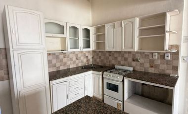 Casa 5 ambientes en venta en ezpeleta, quilmes