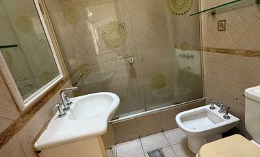 Casa 5 ambientes en venta en ezpeleta, quilmes