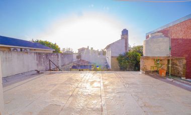VENTA CASA 5 AMBIENTES VILLA ADELINA