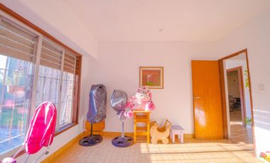 VENTA CASA 5 AMBIENTES VILLA ADELINA