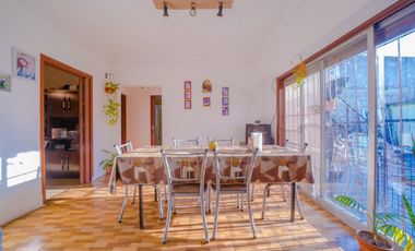 VENTA CASA 5 AMBIENTES VILLA ADELINA