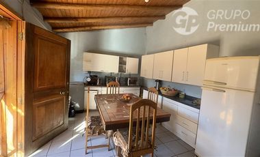 Casa en Venta en AMPLIA CASA CON EXCELENTE CONECTIVIDAD EN CURACAVI