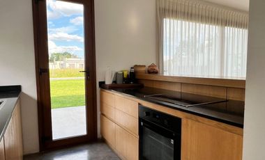 CASAS EN VENTA CITY BELL BARRIO LA CHIQUITA