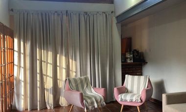 VENTA CASA 4 AMB. C/ PILETA CLIMATIZADA Y PARQUE.