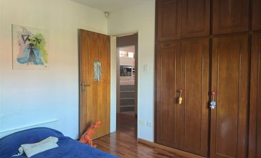 VENTA CASA 4 AMB. C/ PILETA CLIMATIZADA Y PARQUE.
