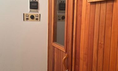 VENTA CASA 4 AMB. C/ PILETA CLIMATIZADA Y PARQUE.