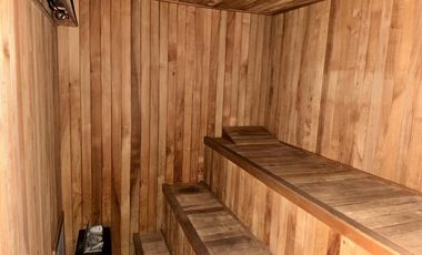 VENTA CASA 4 AMB. C/ PILETA CLIMATIZADA Y PARQUE.