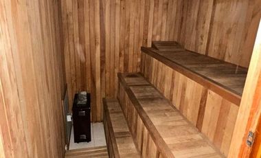 VENTA CASA 4 AMB. C/ PILETA CLIMATIZADA Y PARQUE.