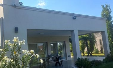 VENTA CASA CON PILETA OLIVERO PUEBLO CARCARAES