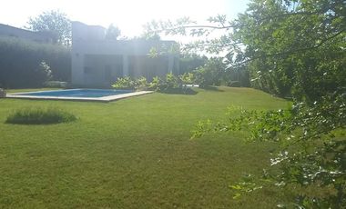 VENTA CASA CON PILETA OLIVERO PUEBLO CARCARAES