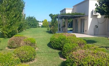VENTA CASA CON PILETA OLIVERO PUEBLO CARCARAES