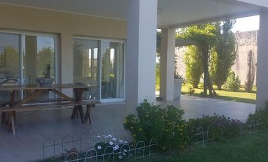 VENTA CASA CON PILETA OLIVERO PUEBLO CARCARAES