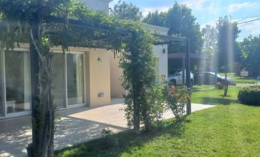 VENTA CASA CON PILETA OLIVERO PUEBLO CARCARAES