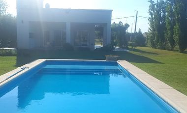VENTA CASA CON PILETA OLIVERO PUEBLO CARCARAES